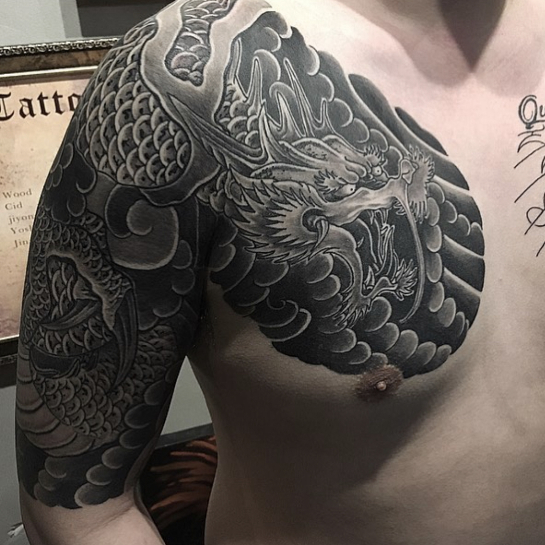 가슴반팔 용 타투 - 크리미널타투 작품 분석