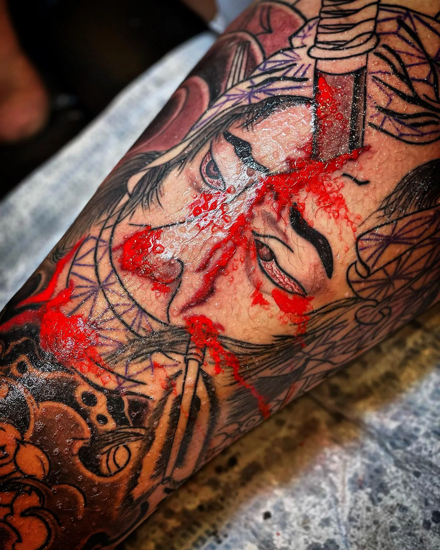 이레즈미의 정수, 뱀과 모란이 어우러진 풀슬리브 타투