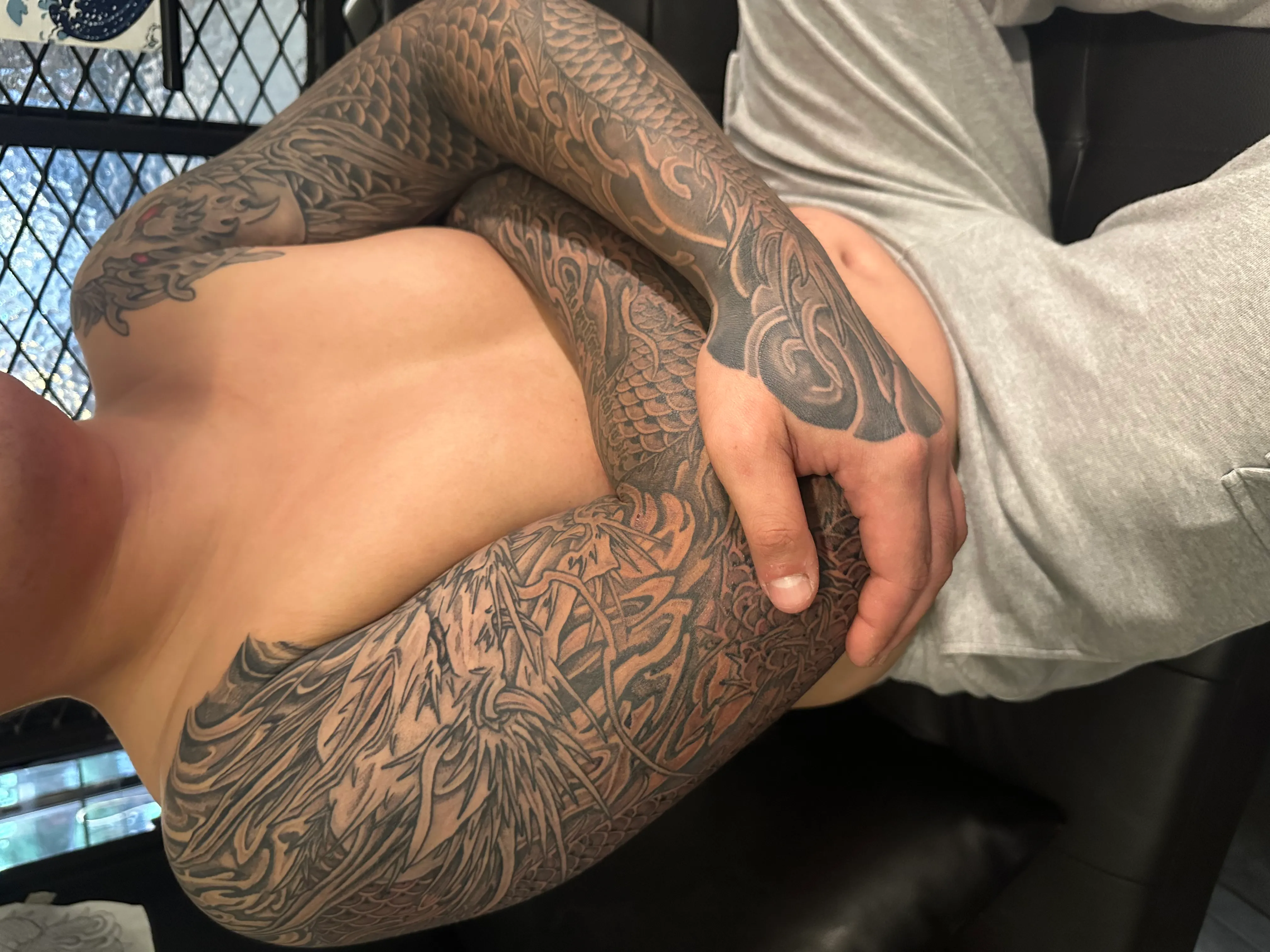 용 긴팔 이레즈미 타투의 매력