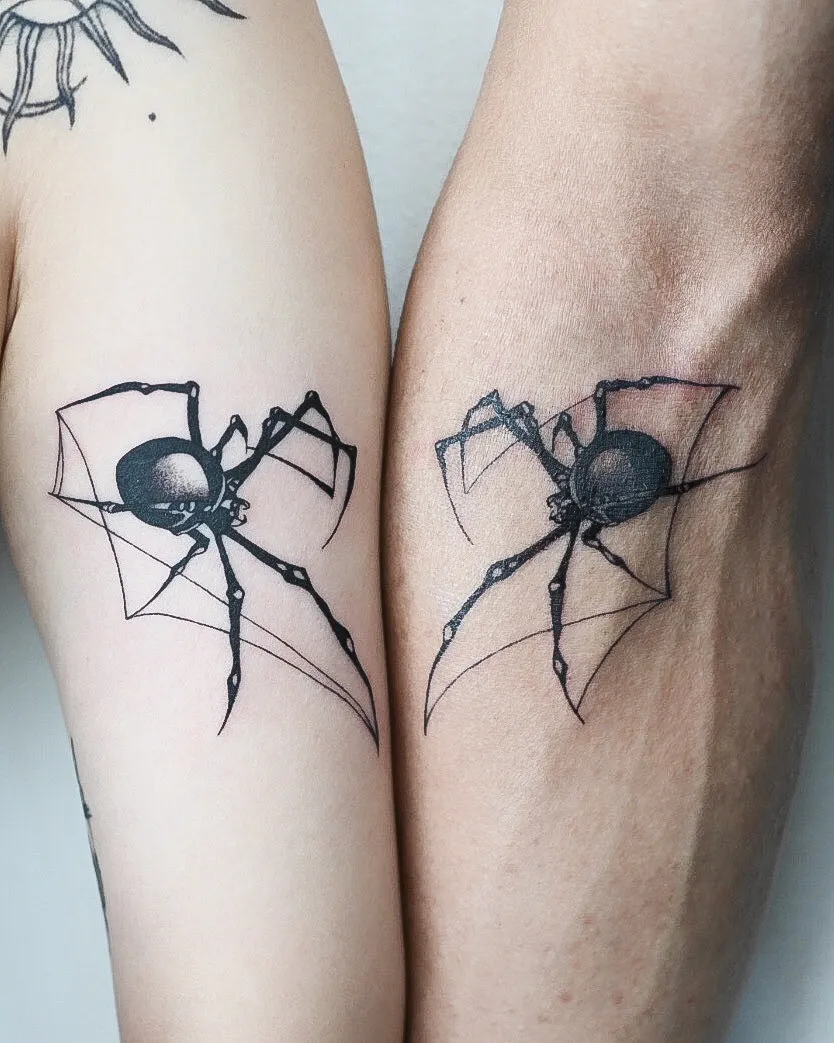 블랙워크 일러스트 거미 커플타투 분석