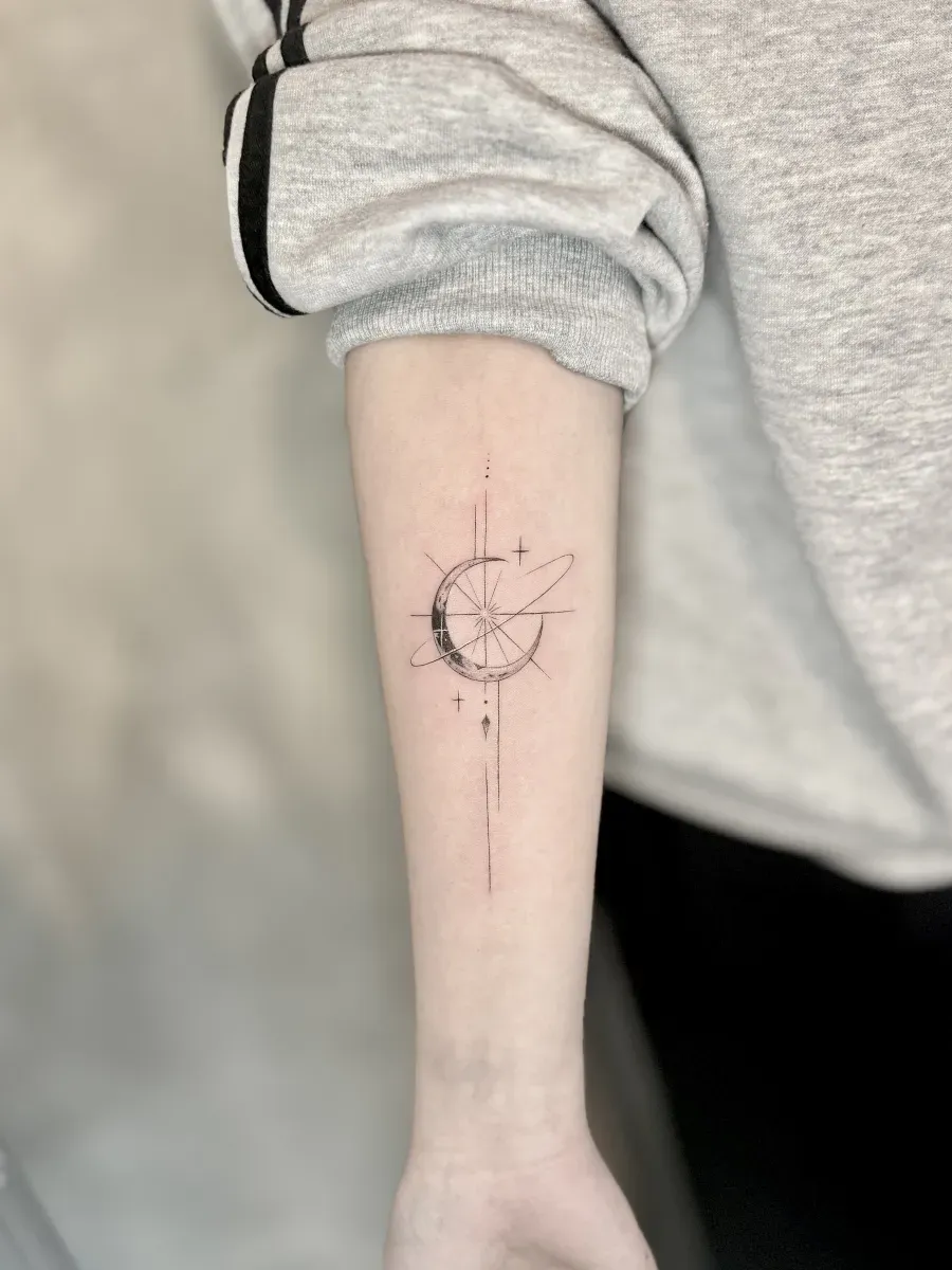 기하학적 달 — 파인라인으로 그린 우주의 조각