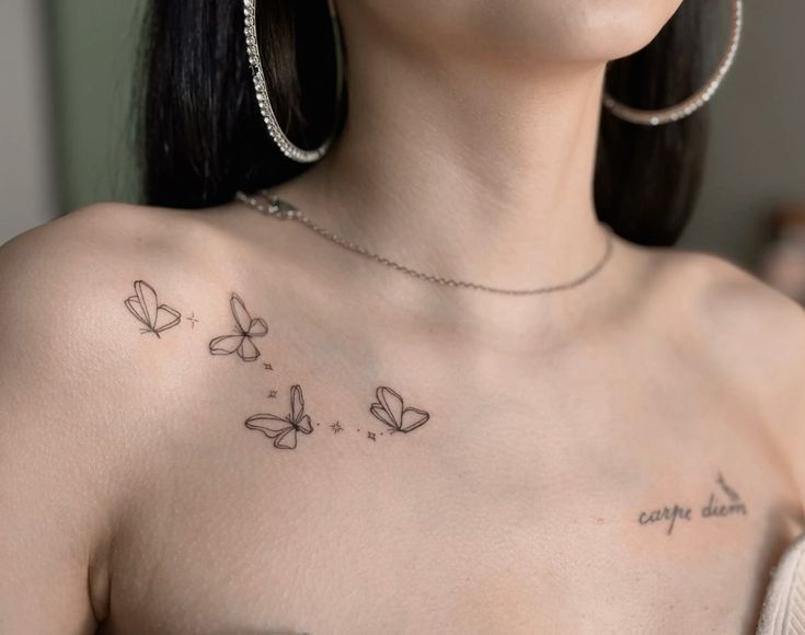쇄골라인 커버업 타투: 자연스러운 나비 디자인