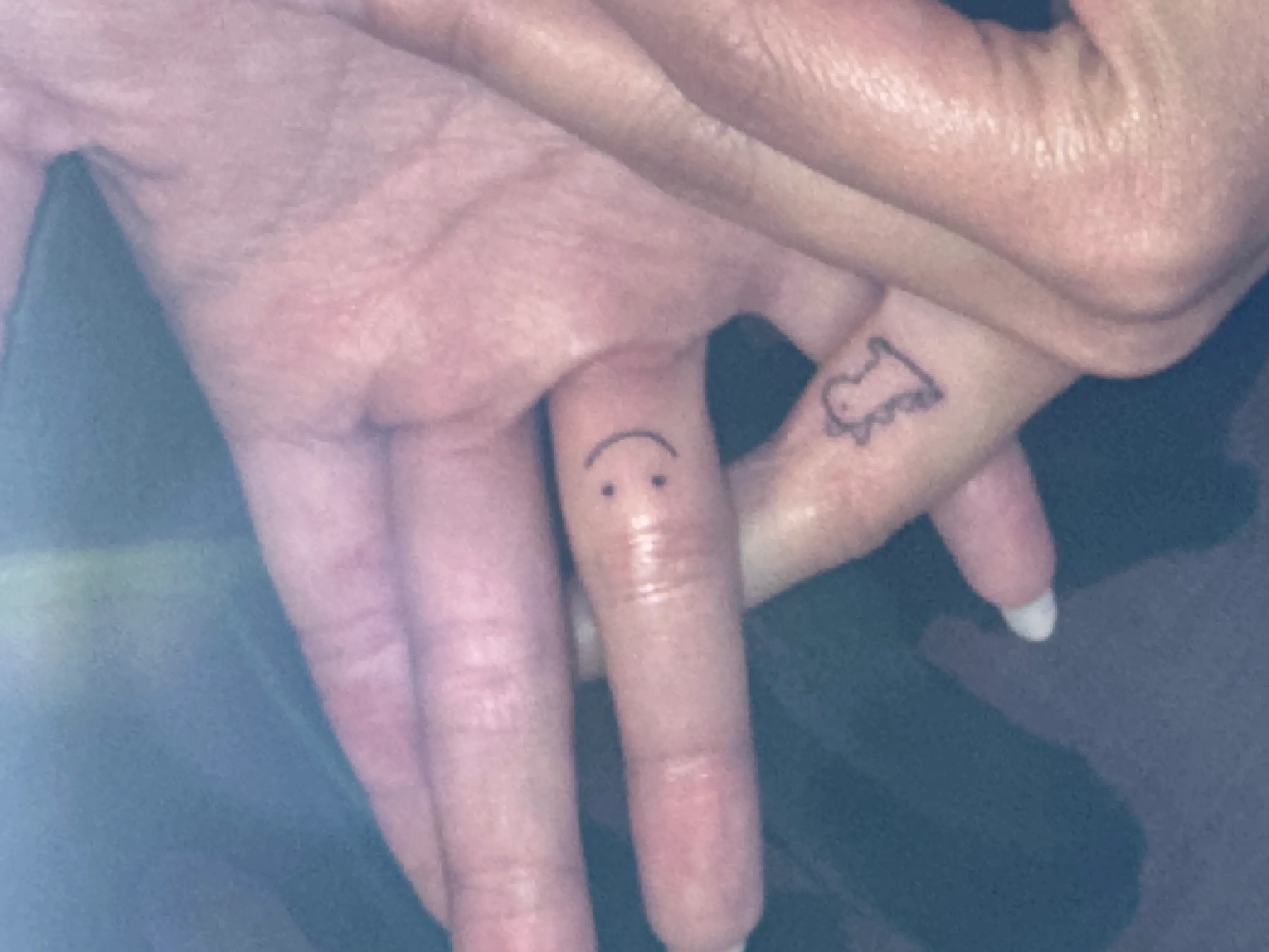 감성타투: 손가락에 숨은 미니타투