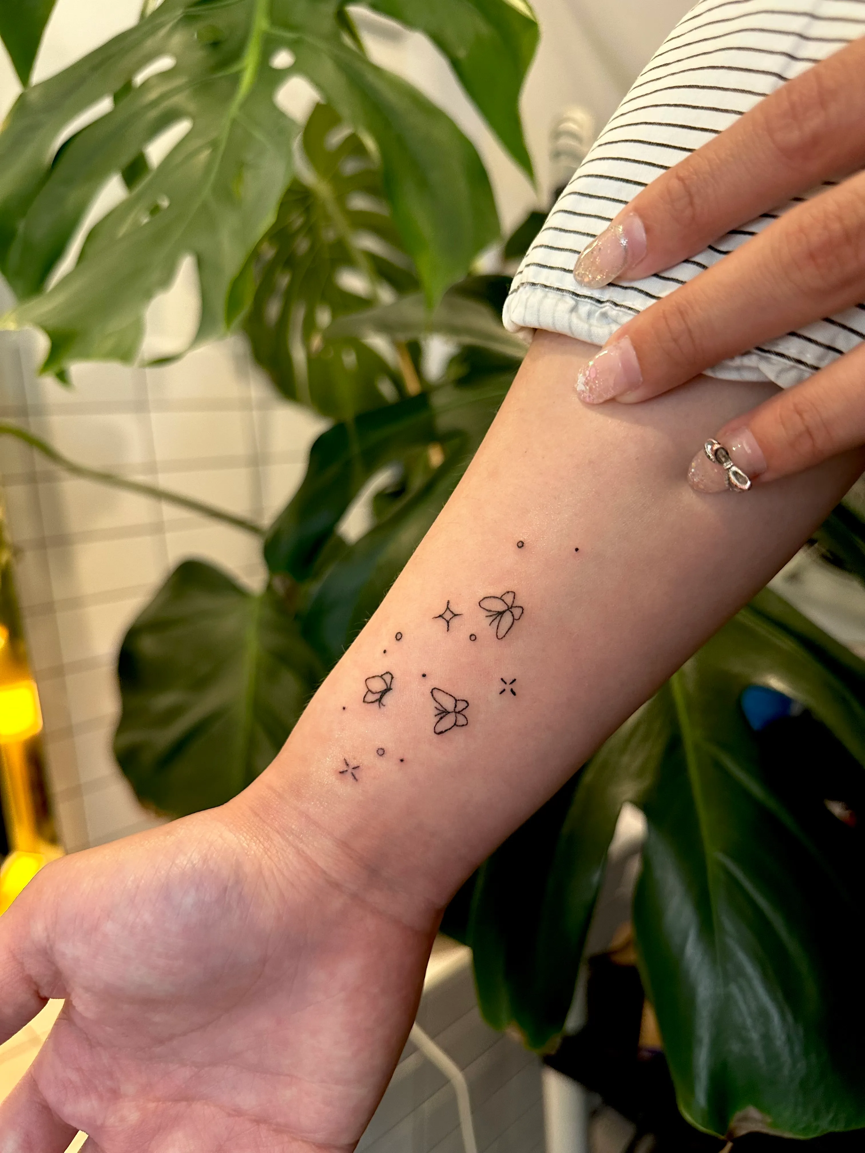 감성타투: 손목에 미니 나비타투