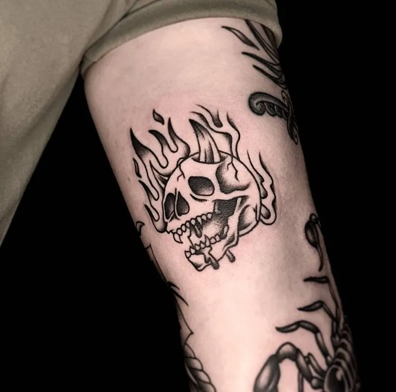 불꽃 속 해골, 올드스쿨의 강렬한 존재감