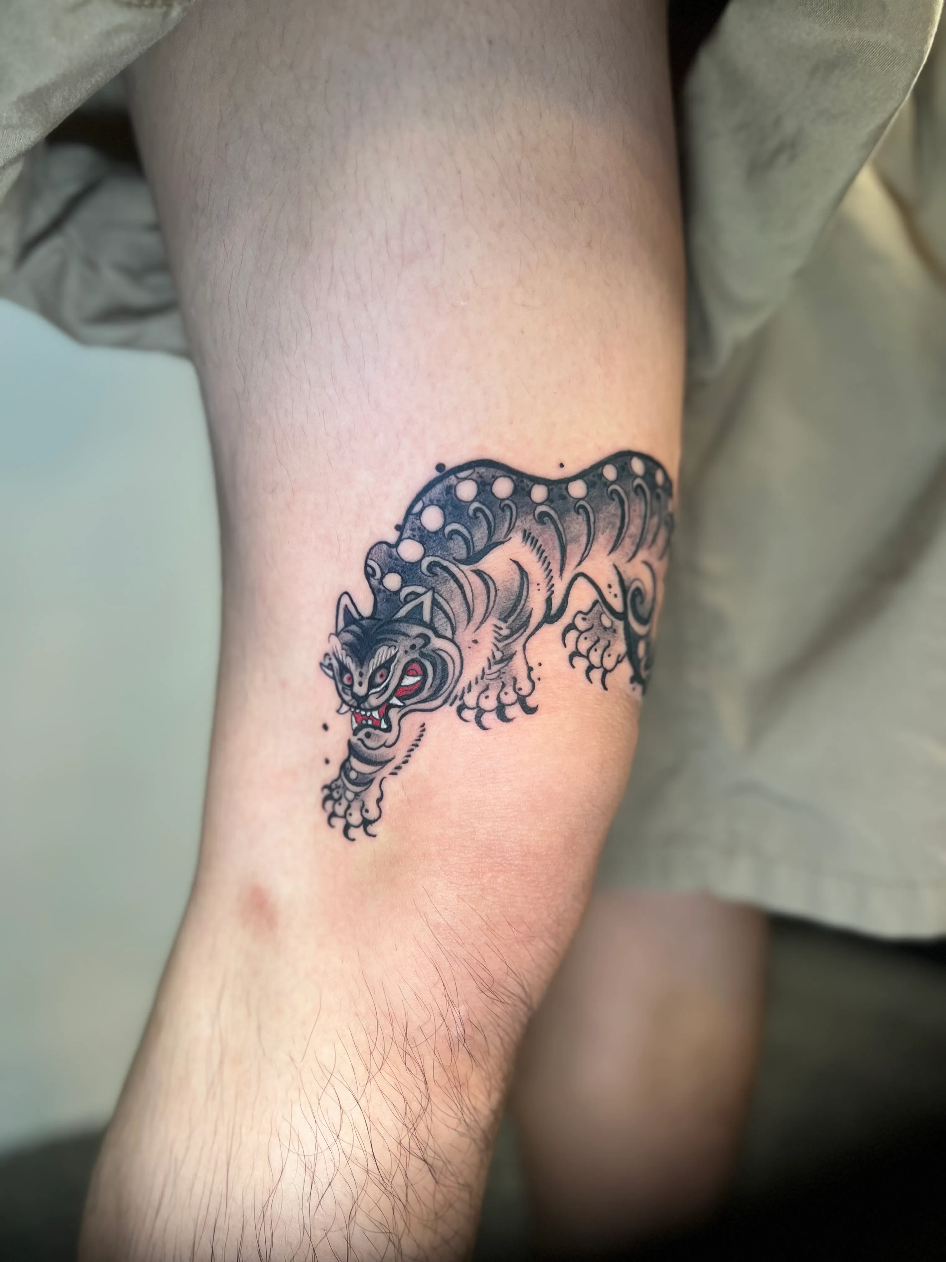 묘당타투의 무릎 위 호랑이 이레즈미