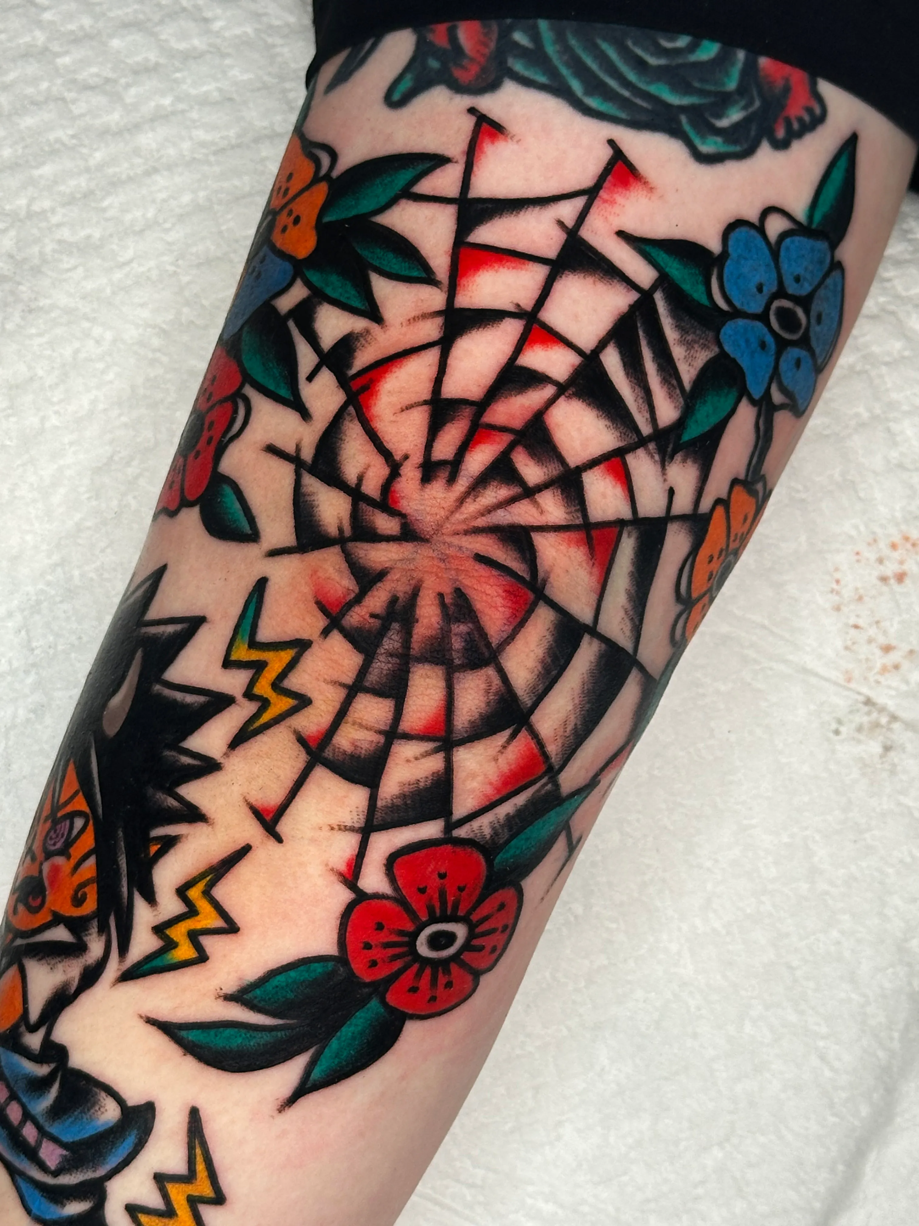 올드스쿨 팔꿈치 거미줄 타투