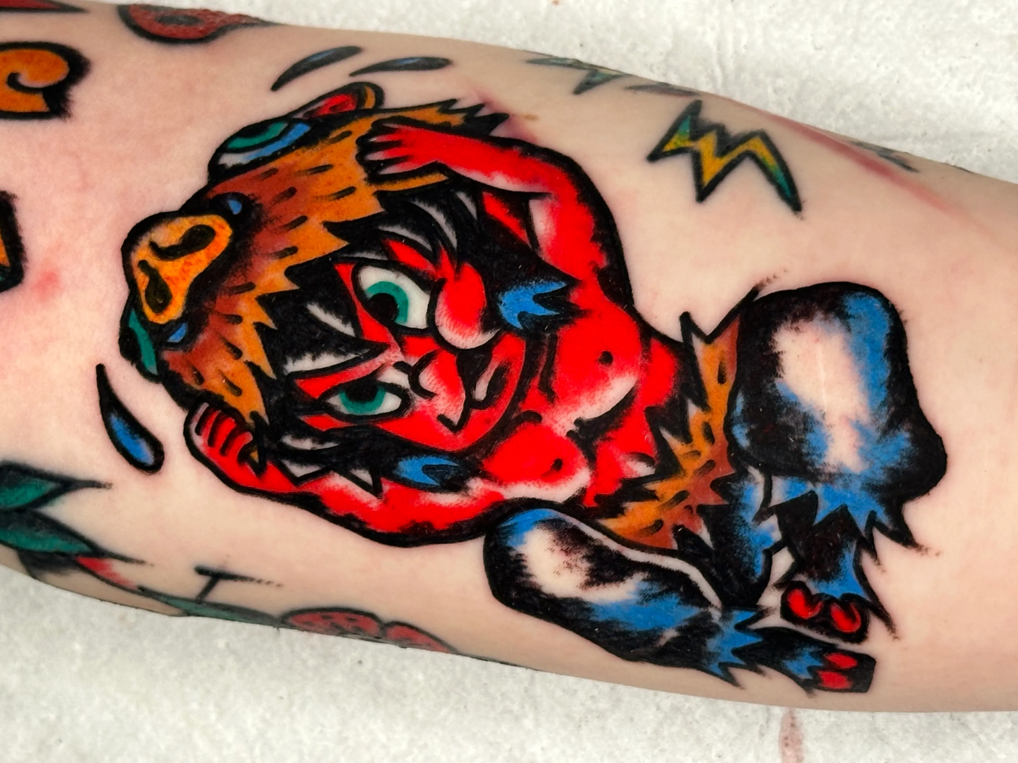 올드스쿨 스타일 귀칼 콜라보 타투