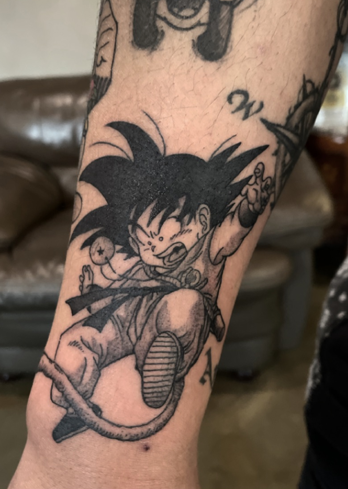 드래곤볼 손오공 타투: 라인워크의 예술