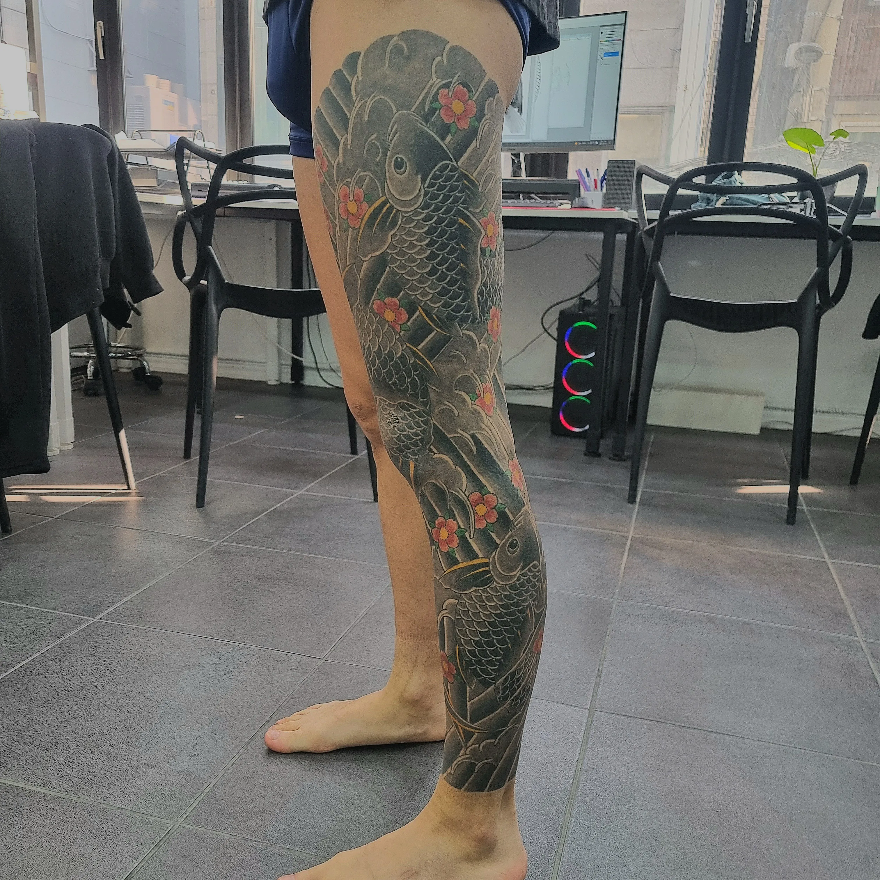 신촌 이레즈미 긴다리 잉어타투