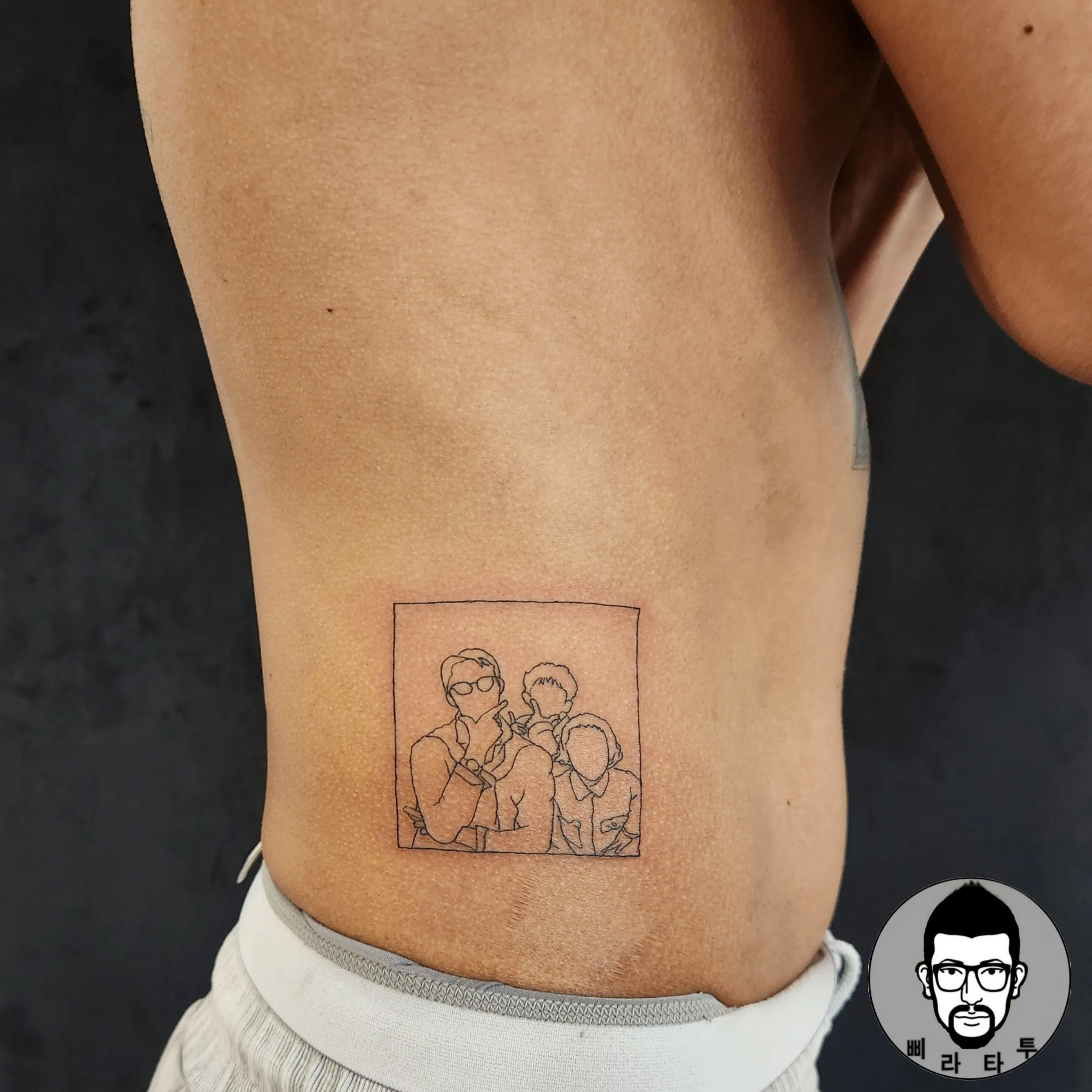 미니타투 '가족사진'으로 표현한 라인워크의 미학