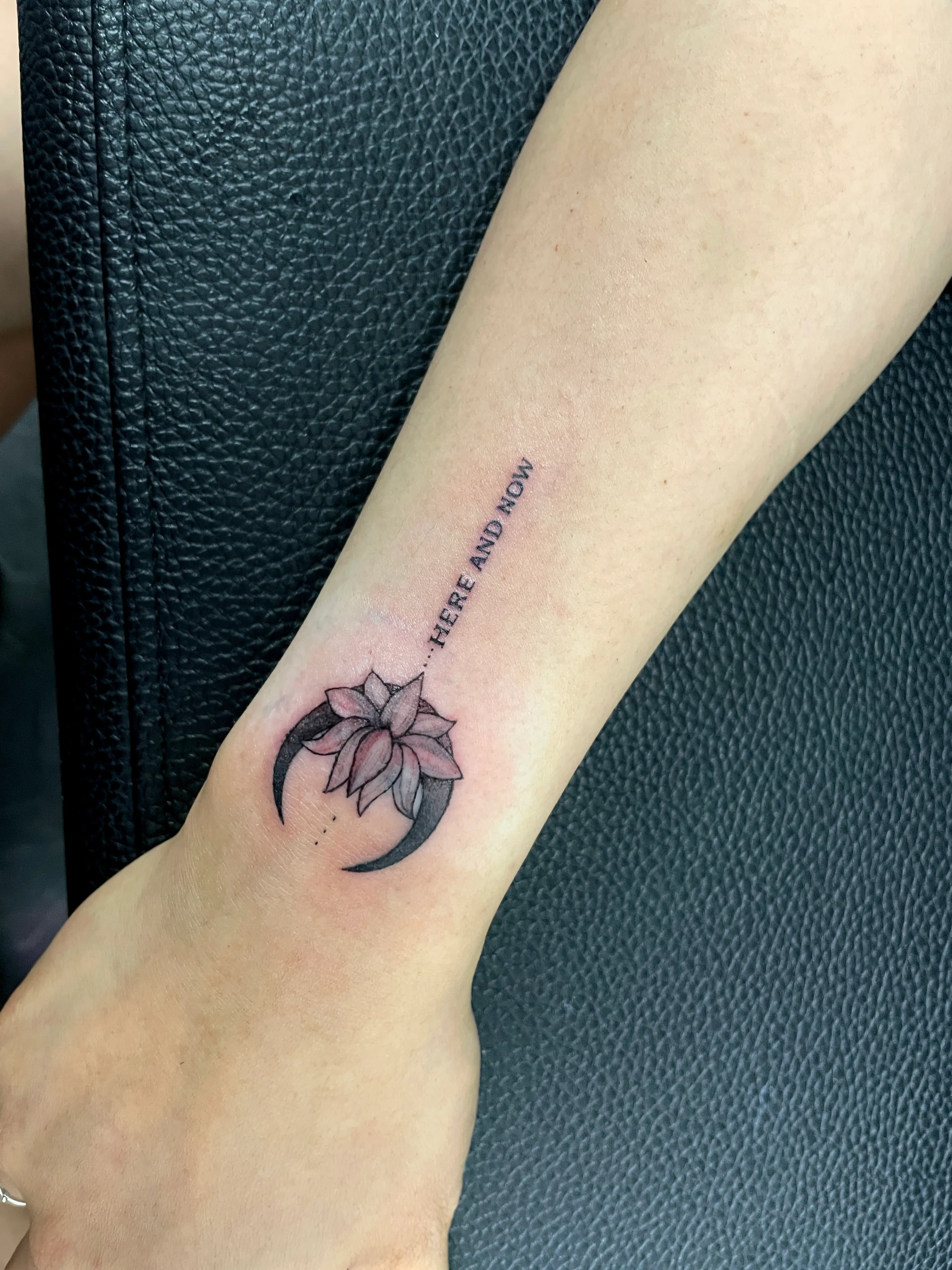 ์ฐ๊ฝ๊ณผ ์ด์น๋ฌ ๋ ํฐ๋ง ํํฌ: ๊ฐ์ฑ์ ์ธ ์๋ชฉ ํํฌ