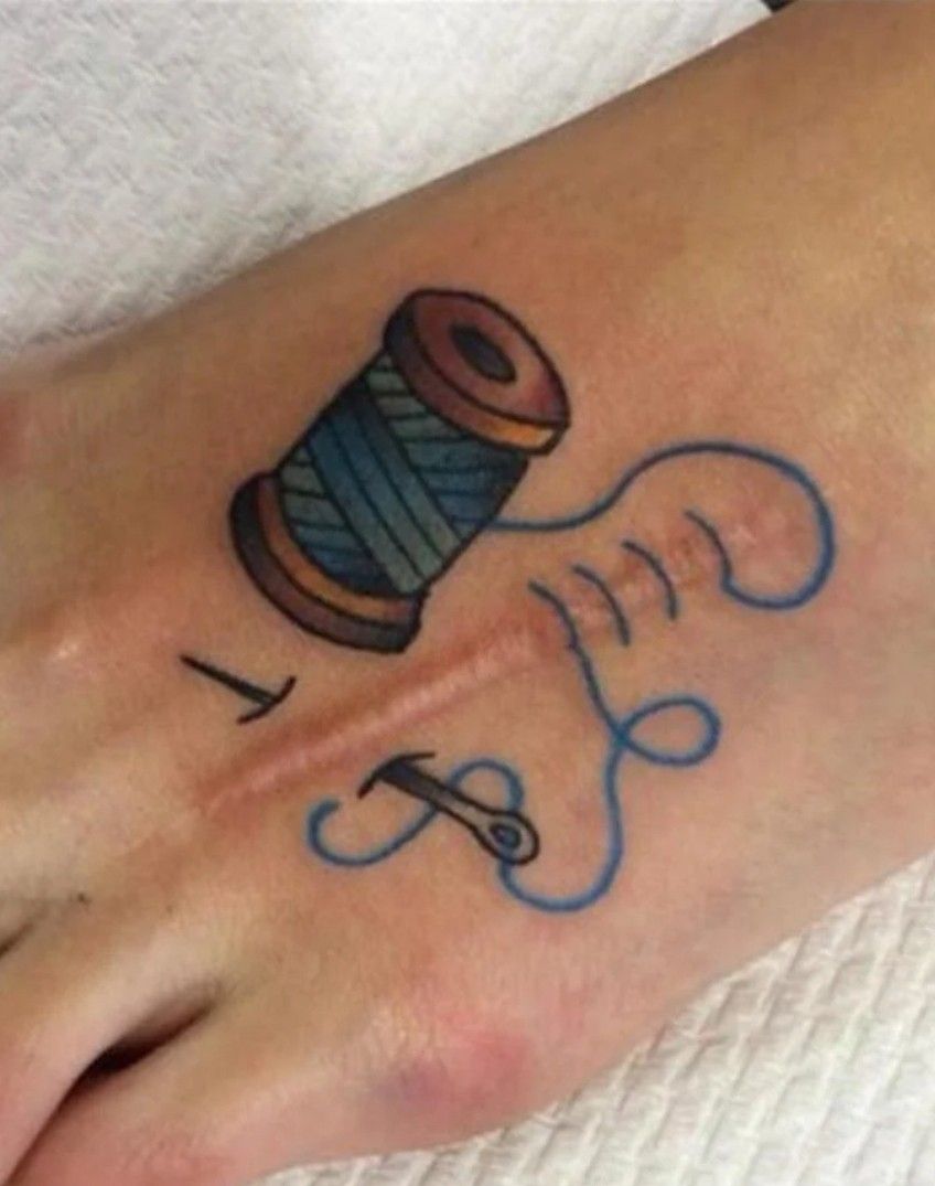 손등 커버업 타투: 눈에 띄는 부분을 줄이는 디자인