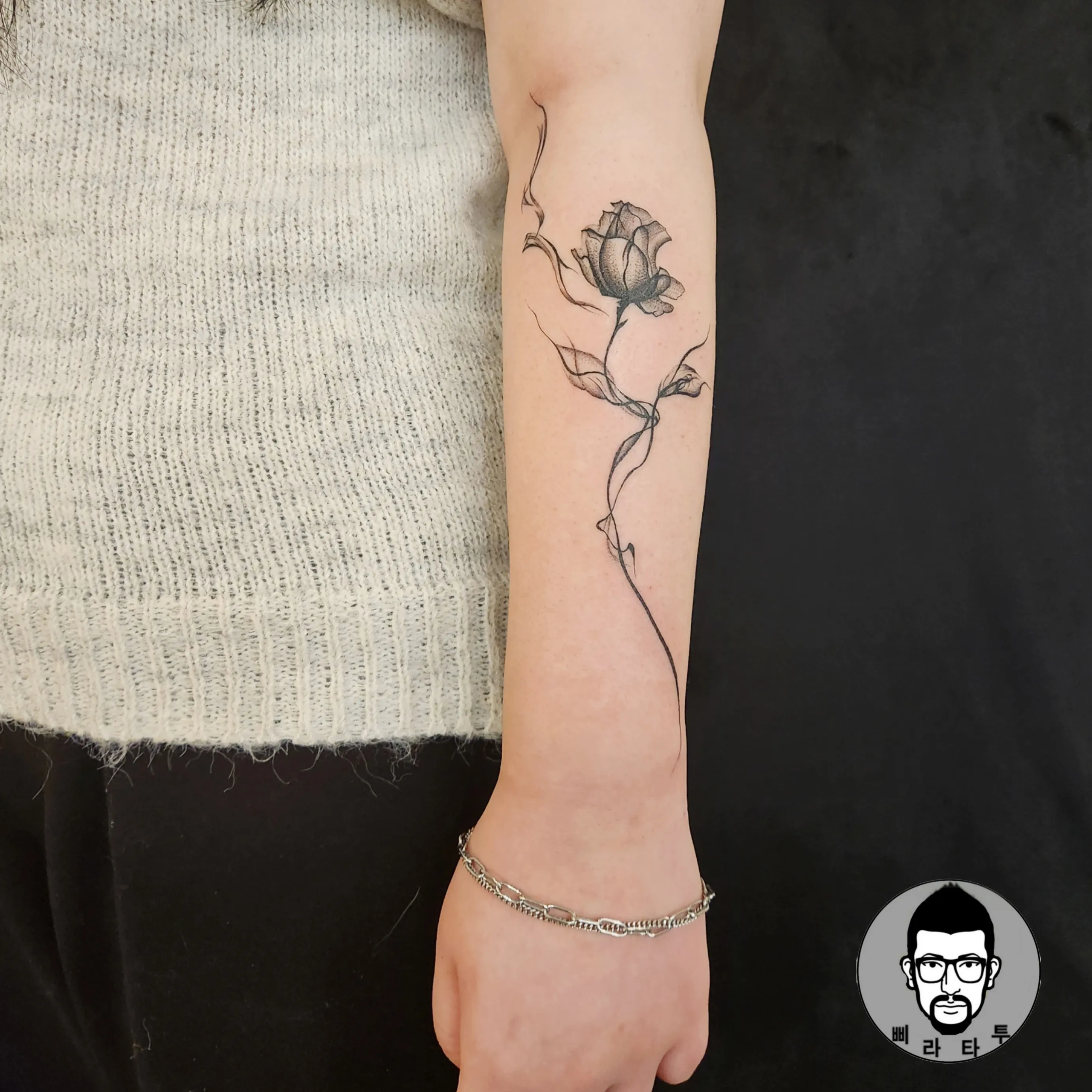 감성타투: 팔하박부위 장미 엑스레이 타투