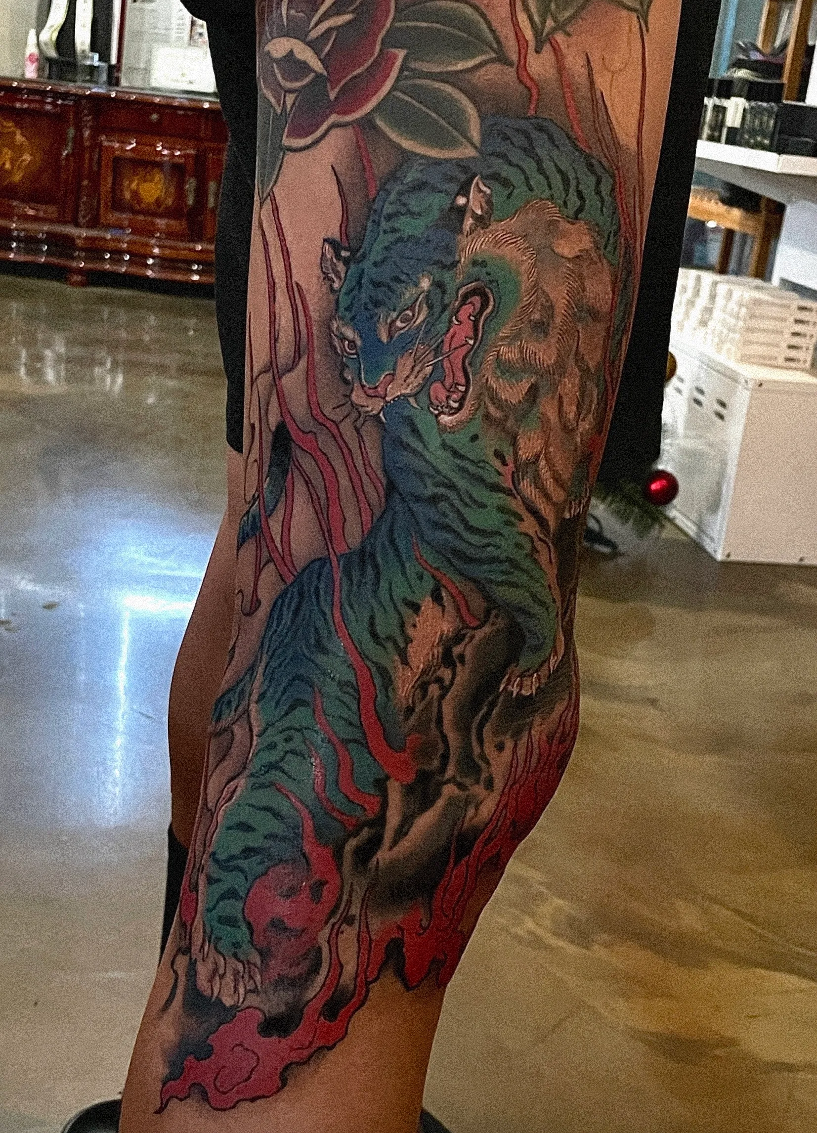 이레즈미 허벅지 타투: 호랑이 작품 분석